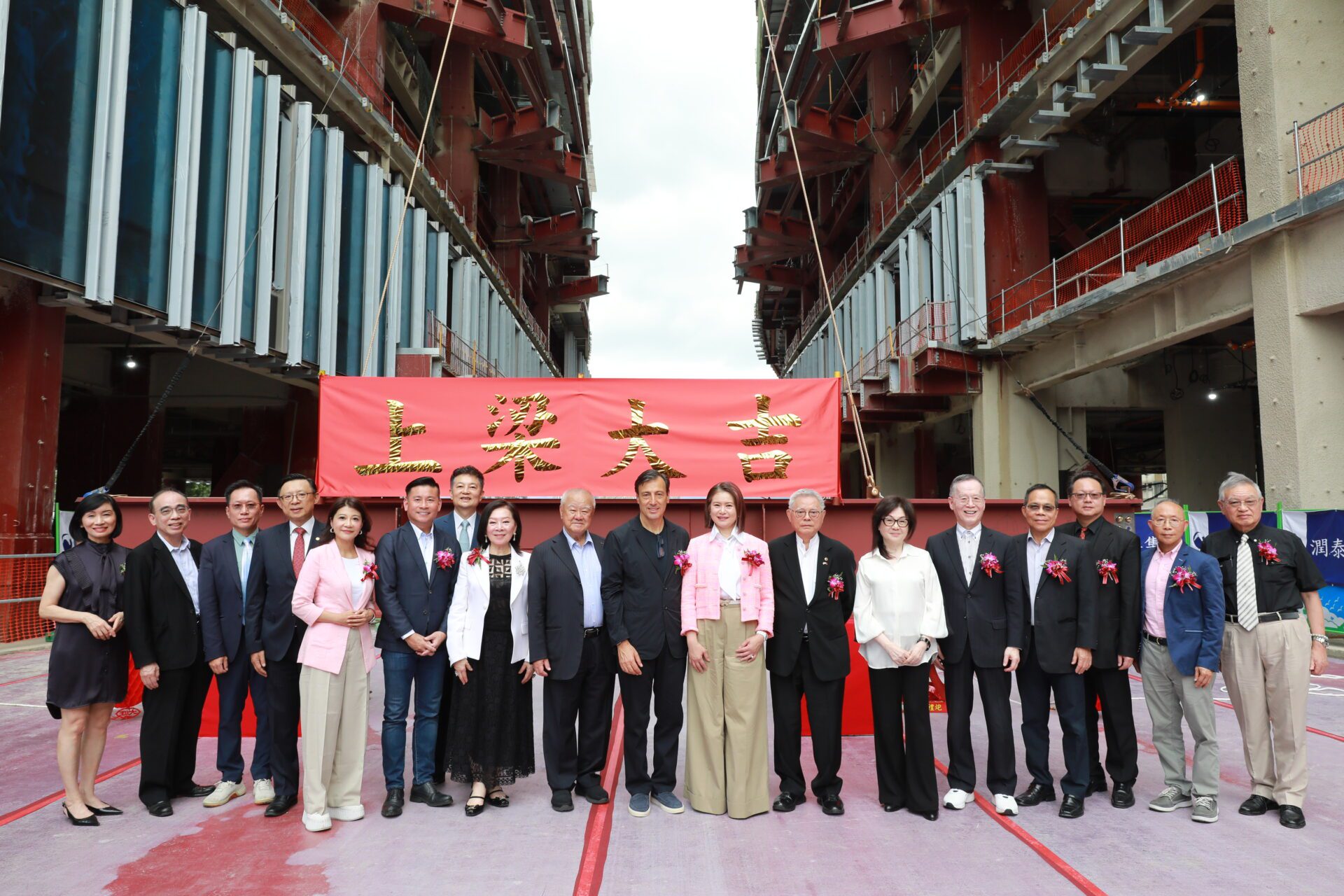 全球人壽總部園區新建工程上梁 2棟商辦大樓2026年Q4啟用! 全球人壽總部園區新建工程上梁 2棟商辦大樓2026年Q4啟用!