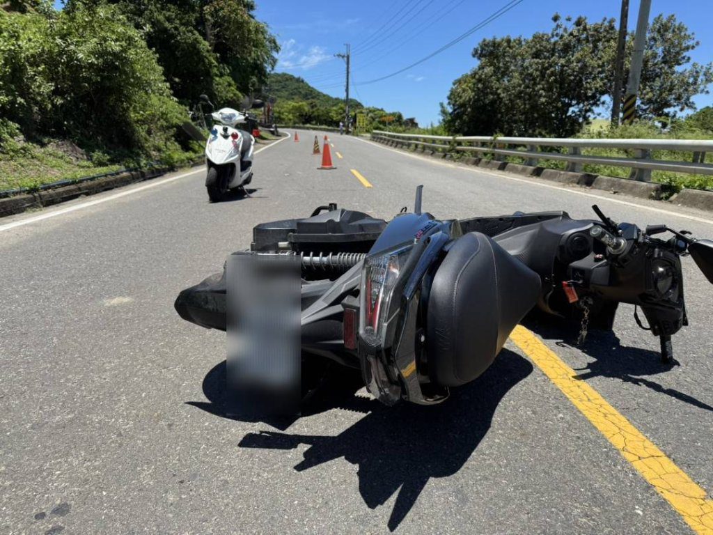猴子「突襲」屏東道路 騎士閃避失控載友自摔進醫院 猴子「突襲」屏東道路 騎士閃避失控載友自摔進醫院