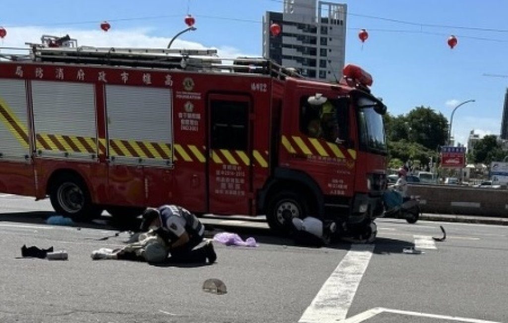 快訊/火神的眼淚又上演!高市消防車出勤「煮焦勤務」猛撞騎士 快訊/火神的眼淚又上演!高市消防車出勤「煮焦勤務」猛撞騎士