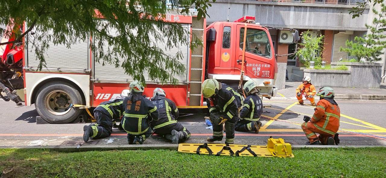 桃消特搜大隊舉辦救援演練 強化大型車交通事故應變能力 桃消特搜大隊舉辦救援演練 強化大型車交通事故應變能力