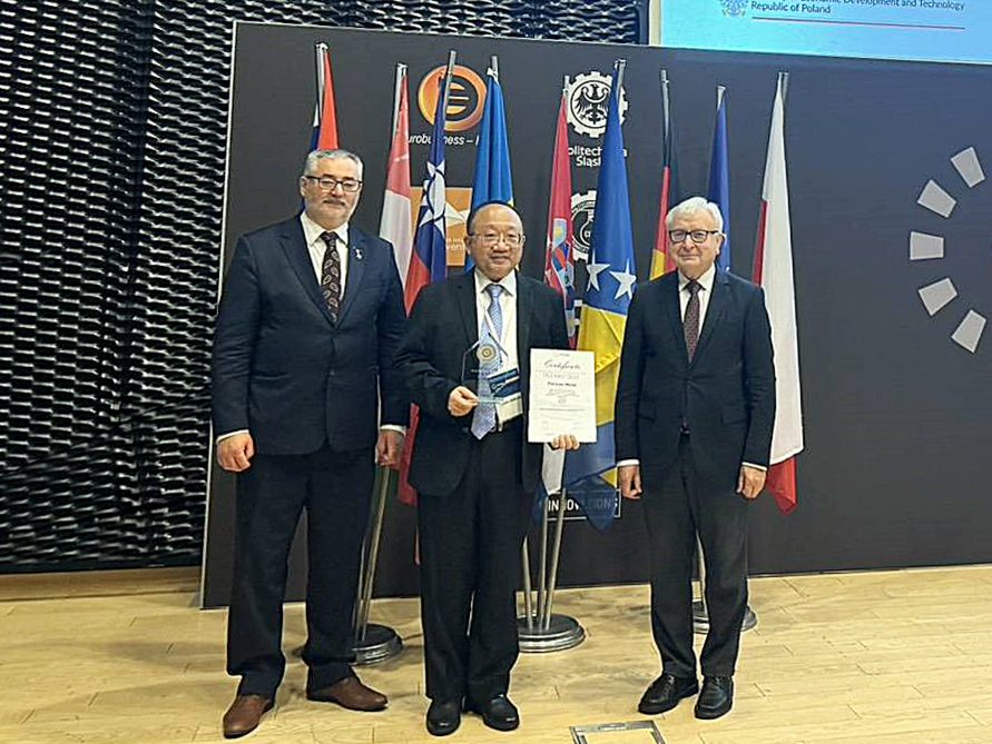 龍華科大林宗新團隊參加波蘭國際發明創新展 獲金牌、鉑金獎殊榮 龍華科大林宗新團隊參加波蘭國際發明創新展 獲金牌、鉑金獎殊榮