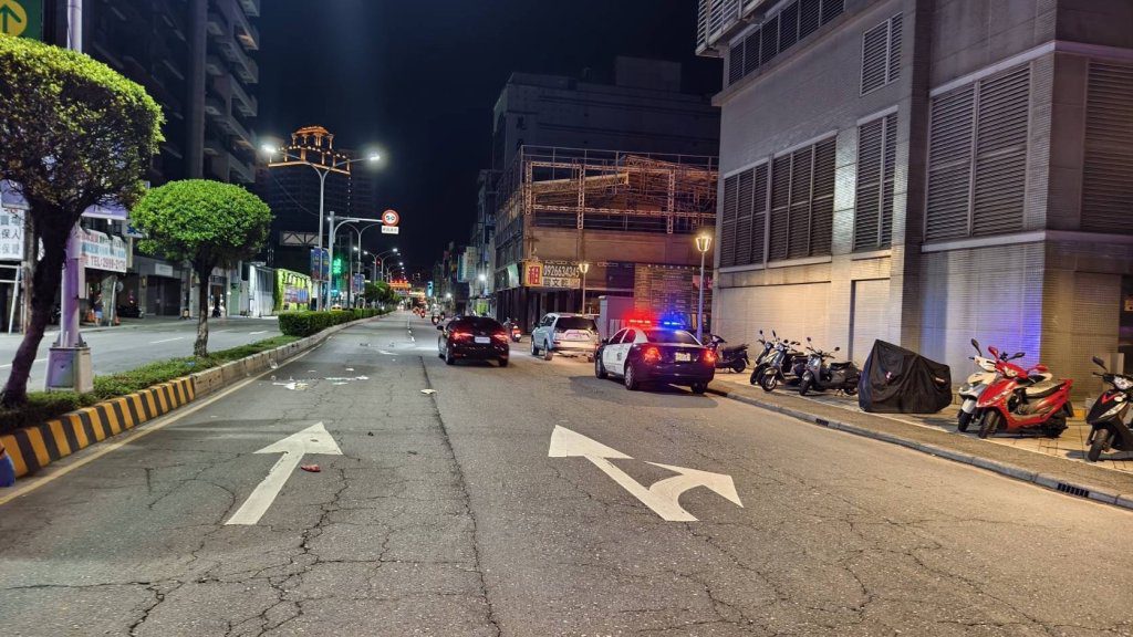 三重深夜死亡車禍…男闖紅燈撞死6旬婦 有6度無照駕駛紀錄 三重深夜死亡車禍…男闖紅燈撞死6旬婦 有6度無照駕駛紀錄