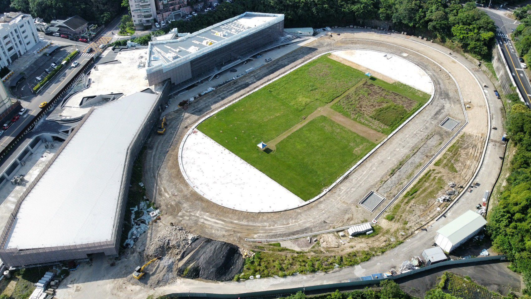 基隆田徑場改建工程進度達61%　首座標準認證跑道預計明年暑假啟用