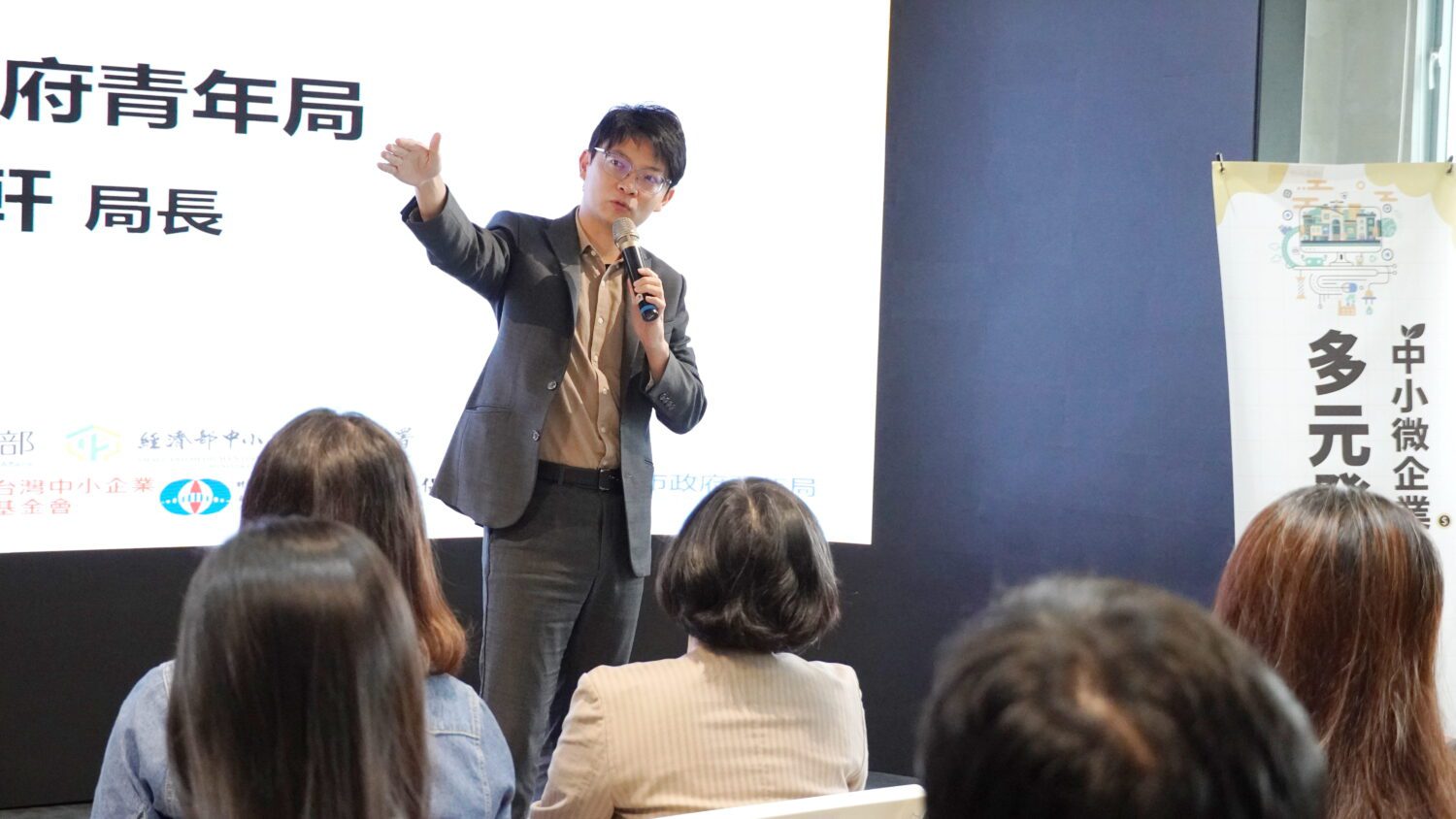 貸款補助精準對接 強化青創韌性 高市青年局攜手中企署 啟動企業振興動能 貸款補助精準對接 強化青創韌性 高市青年局攜手中企署 啟動企業振興動能