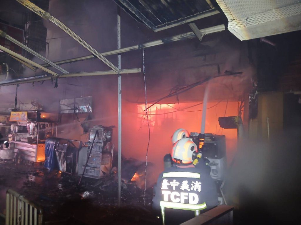 台中豐原夾娃娃店火警 大量機台付之一炬