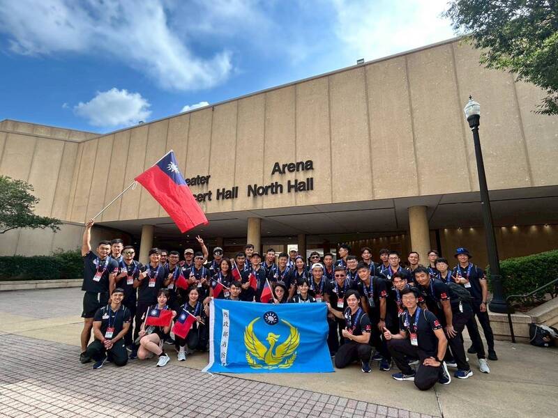 世界警消運動會盛大開幕-臺灣警消Team Taiwan 高舉國旗帥氣進場