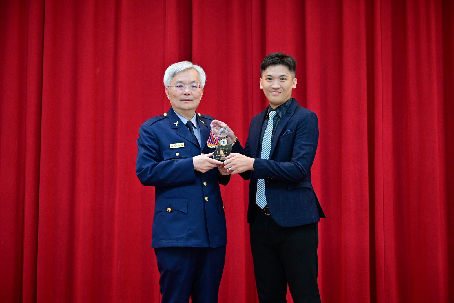 吳明軒憑關鍵跡證貢獻卓越 獲頒全國刑事鑑識楷模殊榮 吳明軒憑關鍵跡證貢獻卓越 獲頒全國刑事鑑識楷模殊榮