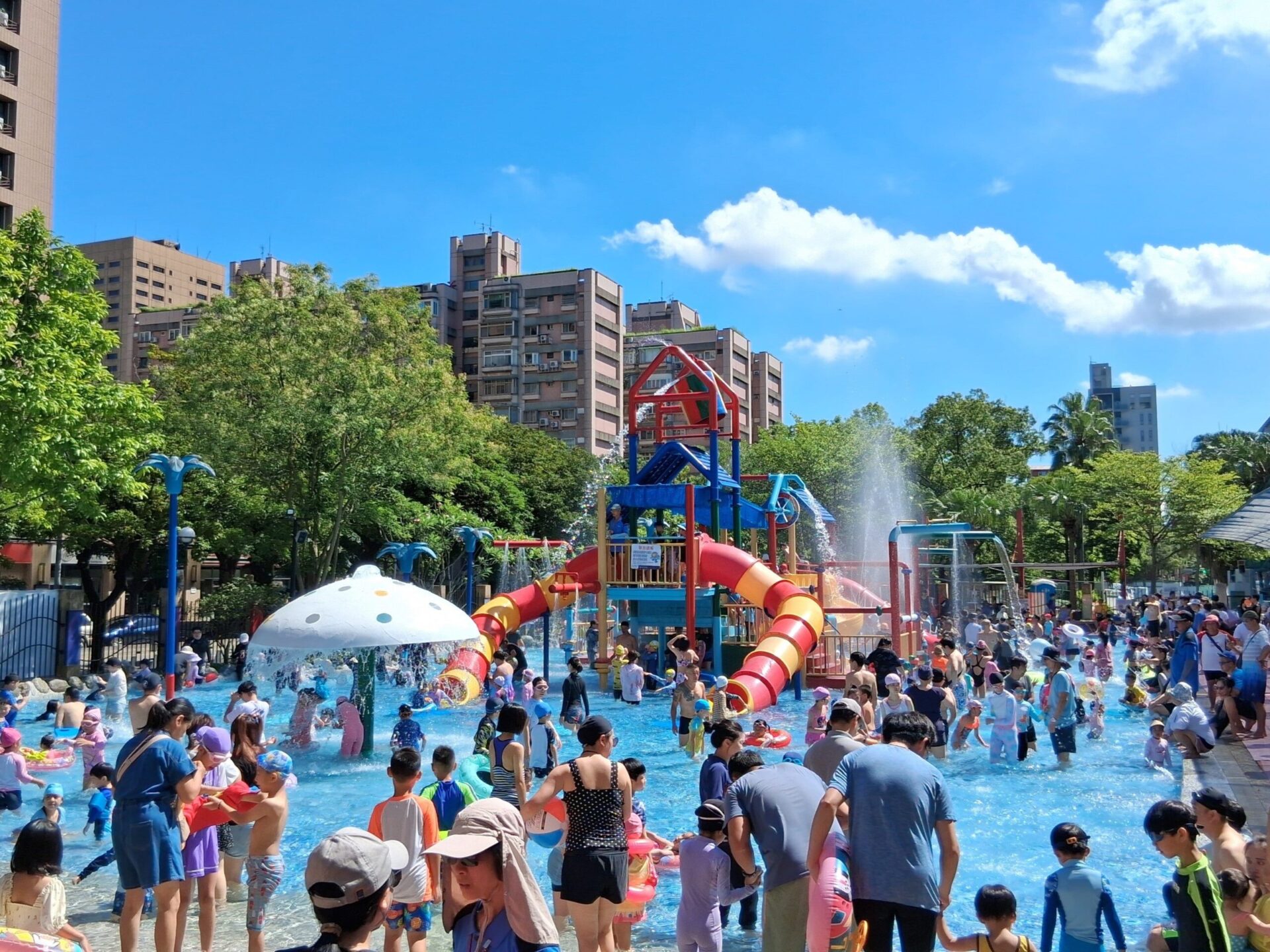 臺北親水節開幕 7千市民朋友一起清涼消暑 再玩一下夏! 臺北親水節開幕 7千市民朋友一起清涼消暑 再玩一下夏!