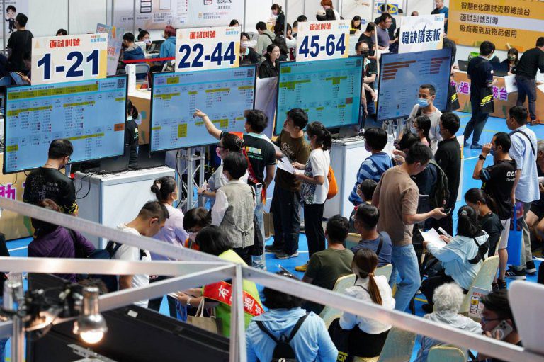 中區就業博覽會E化求職更便利　逾百個工程師職缺10萬高薪成焦點