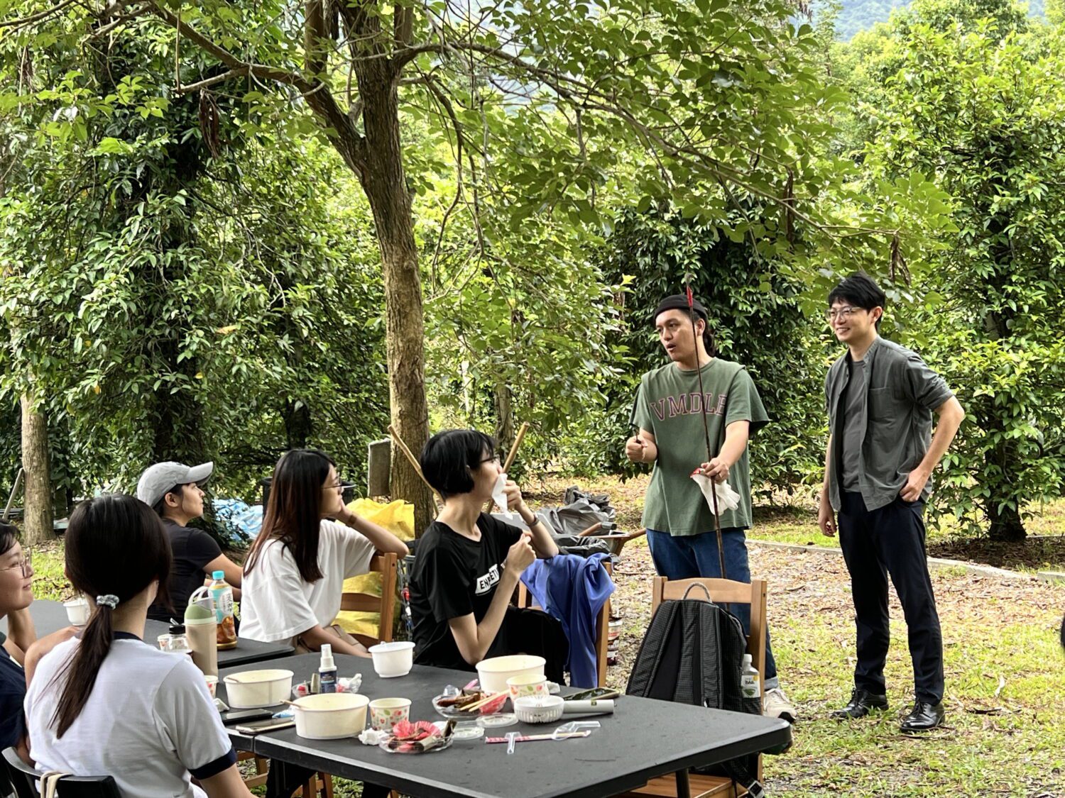 原民青年引領走讀高雄桃源復興部落　手摘愛玉、眺望山林