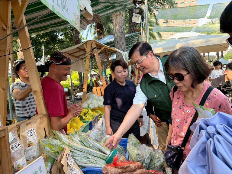 高雄夏祭新鮮市聯手神農市集 夏季農產主打星「金煌芒果」閃耀登場 高雄夏祭新鮮市聯手神農市集 夏季農產主打星「金煌芒果」閃耀登場
