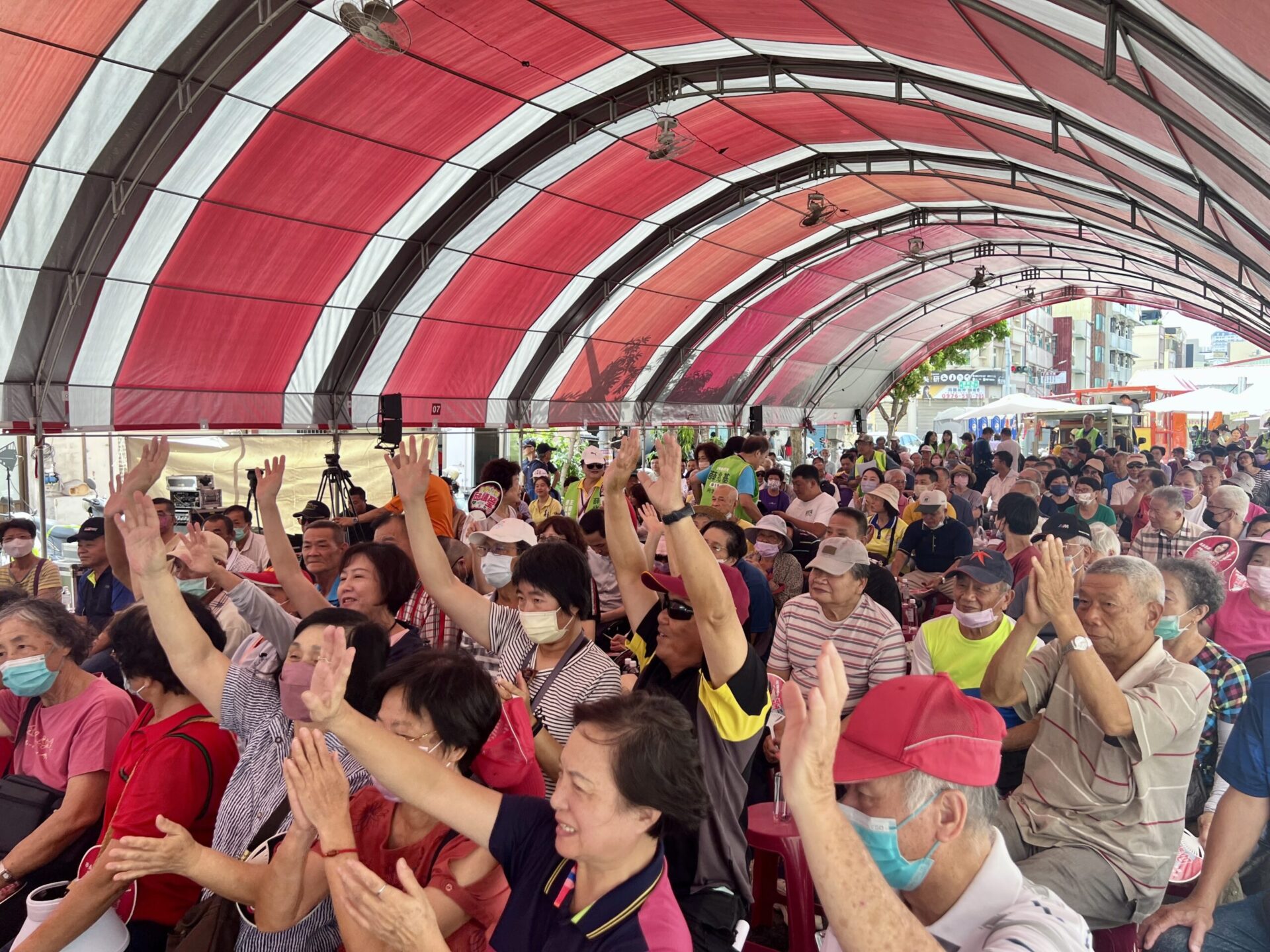 薛兆基左楠競選總部成立點燃戰火 民進黨兩大派系立委現身站台;文人、政壇齊聲力挺 薛兆基左楠競選總部成立點燃戰火 民進黨兩大派系立委現身站台;文人、政壇齊聲力挺