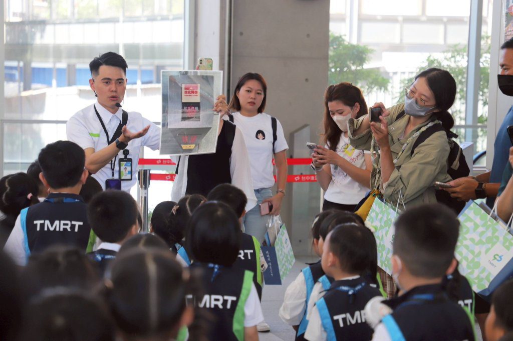 中捷小小站長出任務~親子暑假新玩法!彩繪雨傘×站務體驗×永續教育一次滿足 中捷小小站長出任務~親子暑假新玩法!彩繪雨傘×站務體驗×永續教育一次滿足