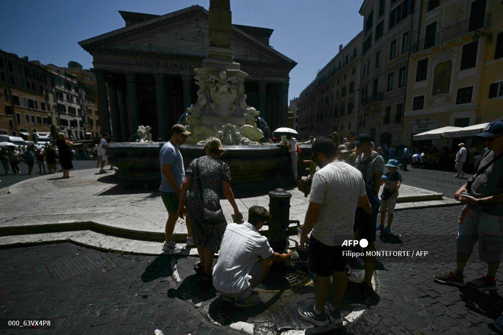 熱穹壟罩歐洲 47度高溫蒸燒南歐、巴黎暴雨癱瘓城市 熱穹壟罩歐洲 47度高溫蒸燒南歐、巴黎暴雨癱瘓城市