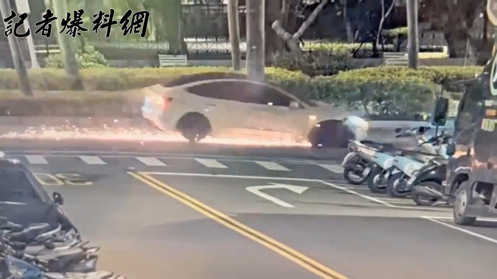 要出門看夜景卻撞車 女友負氣跑掉…男硬開「三輪」特斯拉衝象山步道 要出門看夜景卻撞車 女友負氣跑掉…男硬開「三輪」特斯拉衝象山步道