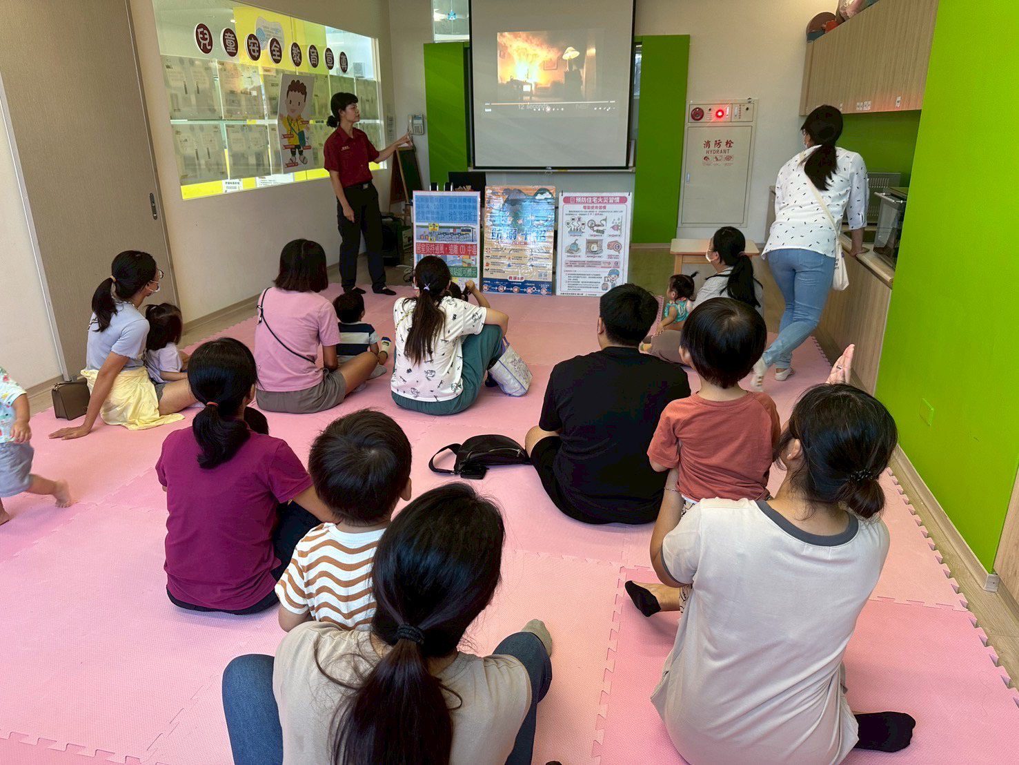 新莊消防分隊互動宣導親子同樂學防災