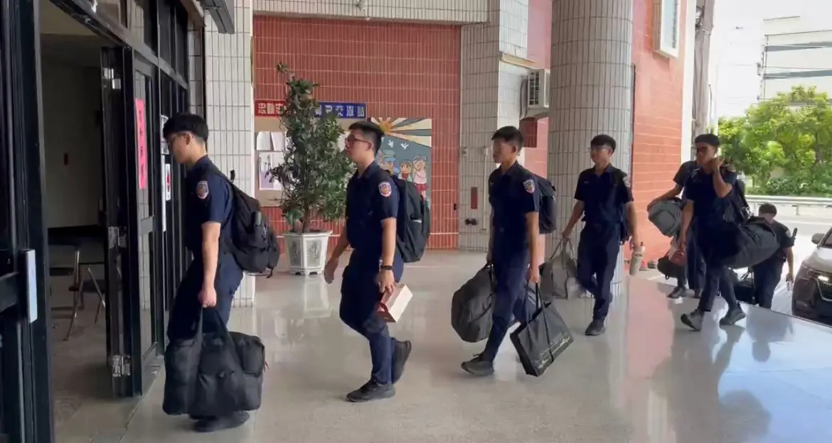 東港分局熱迎警專實習生，分局長期勉用心學習