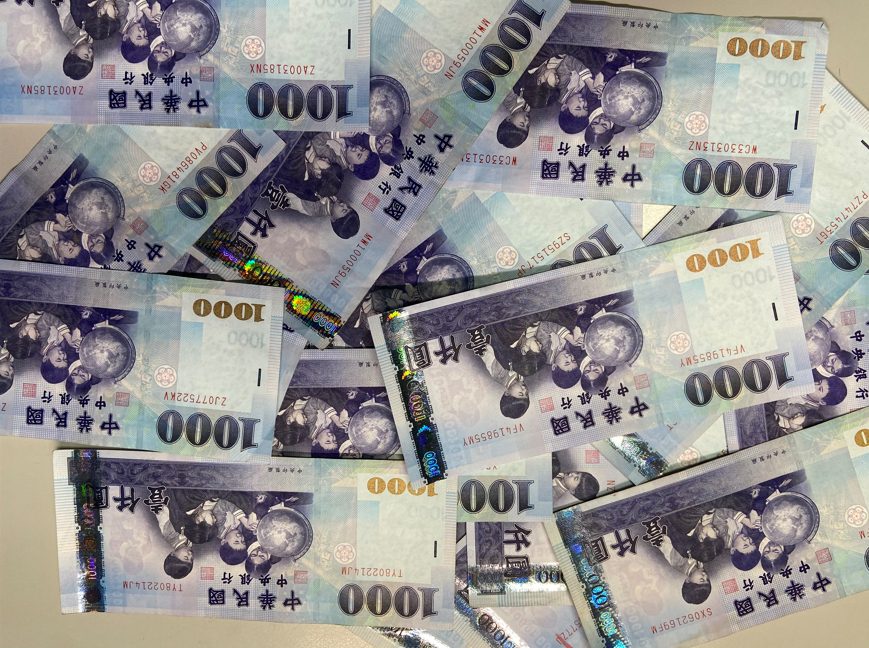 勞保局今日發放6項津貼 生育給付單胎可領近4萬 勞保局今日發放6項津貼 生育給付單胎可領近4萬