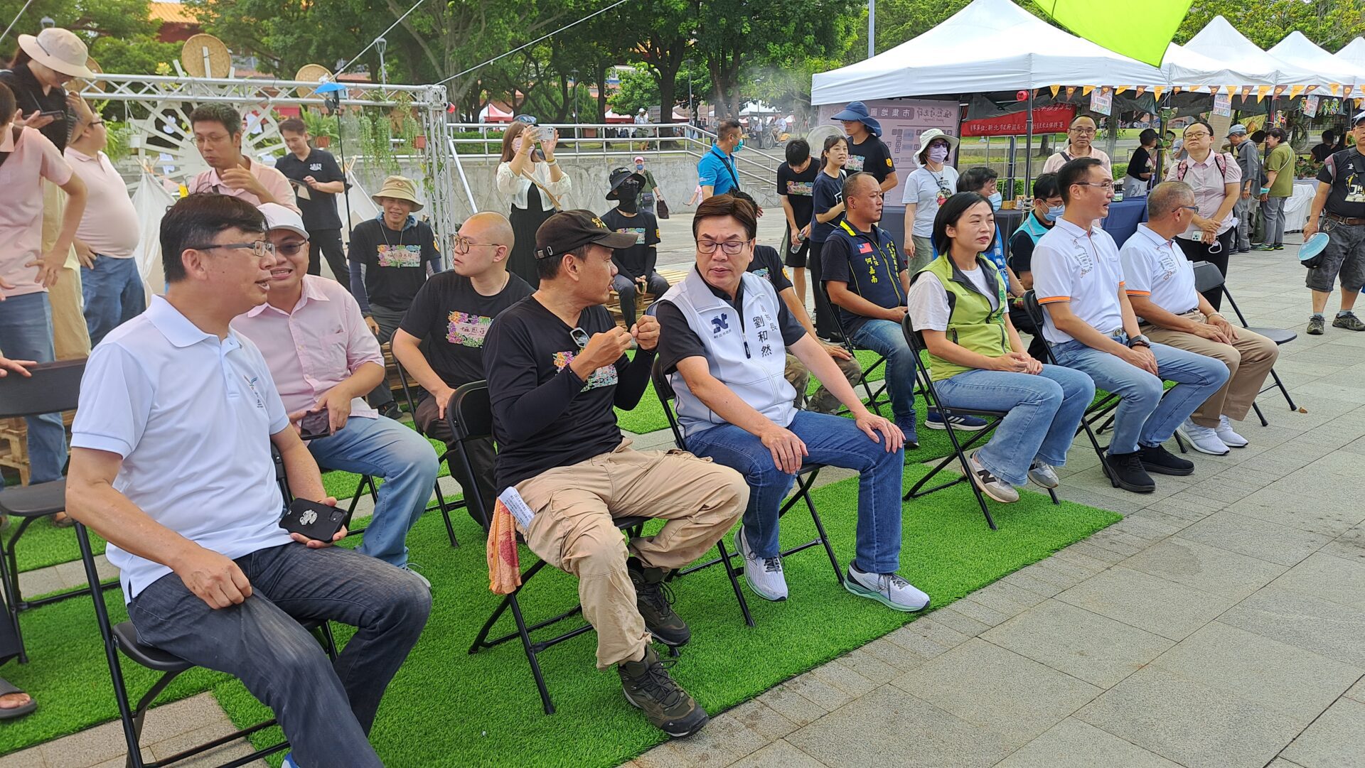 臺灣農民組合協會執行長楊儒門表示,十多年前即開始推動農夫市集與咖啡市集,儘管初期外界多持觀望態度,但他始終堅信「只要公部門願意跨出第一步,就能帶動風氣」。此次結合新北市政府與農業局的合作,首次推出以綠療育為主軸的市集活動,反應熱烈,不僅顯示大眾對農業新形態的高度關注,也成功讓更多人看見農業不僅止於糧食生產,更能轉化為一種生活模式與心理療癒途徑。