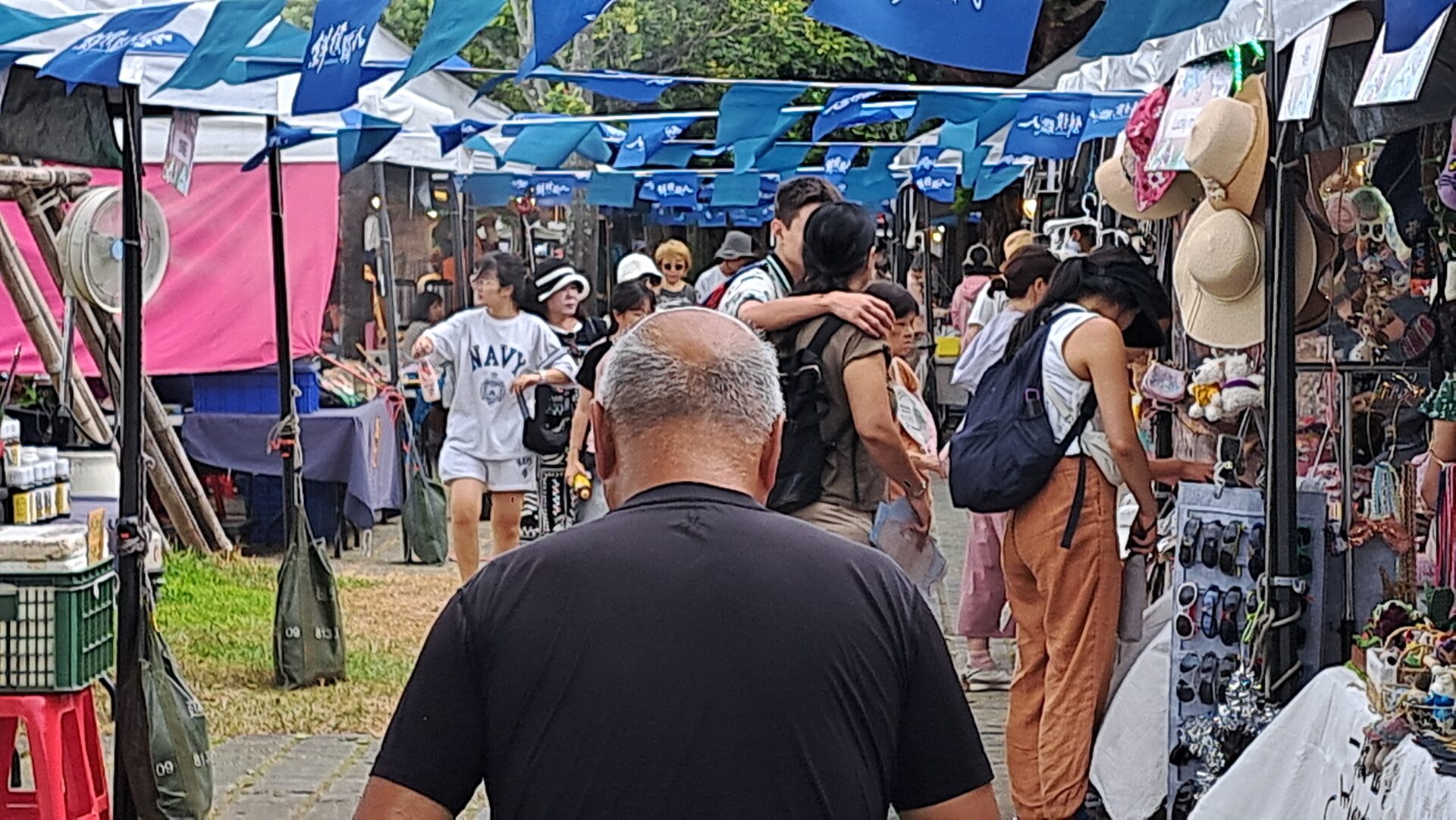 新北首辦「植癒蒔光節」打造最Chill的綠色市集, 雖然有颱風攪局,但還是有許多民眾前來觀賞,兩天的活動就吸引上萬人賞玩。