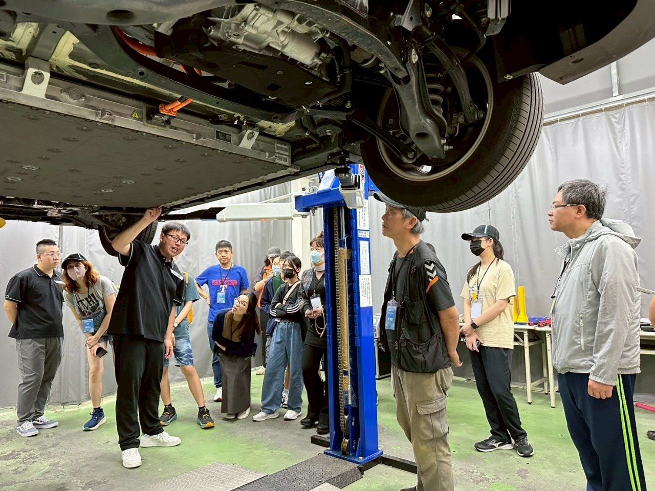 龍華科大推動產業新手村見學團 啟發學生職涯興趣