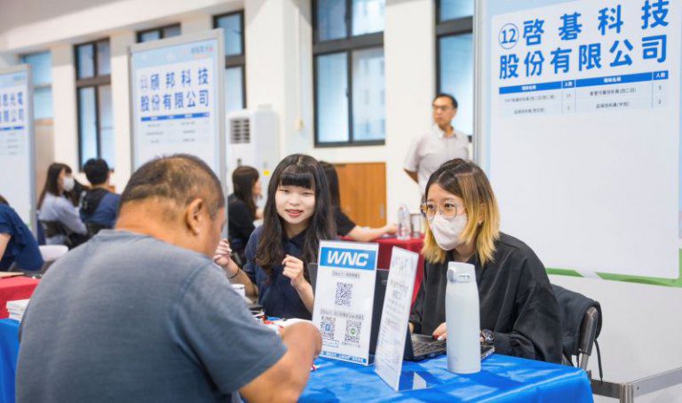 7/4來新竹找工作就easy 智慧無紙履歷超breezy! 7/4來新竹找工作就easy 智慧無紙履歷超breezy!