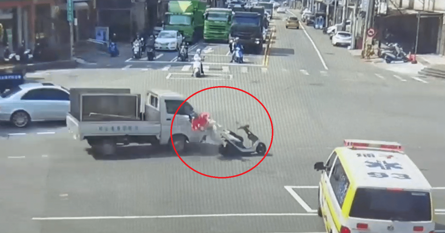 【有片】停讓救護車 女騎士慘遭後車撞飛地上翻滾