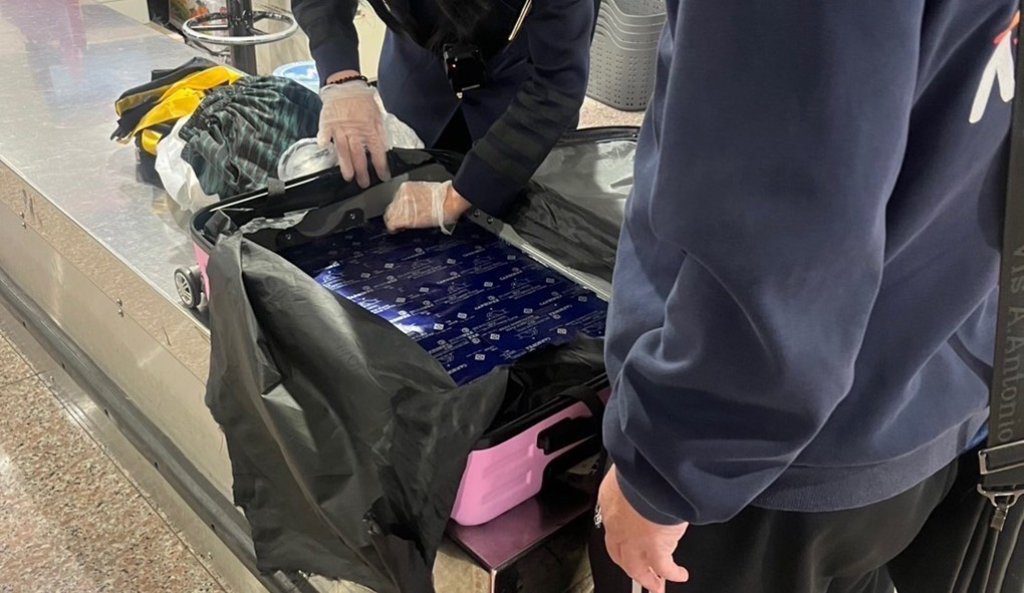 春節出國運毒返台 6旬翁夾帶4公斤海洛因闖關遭逮 春節出國運毒返台 6旬翁夾帶4公斤海洛因闖關遭逮