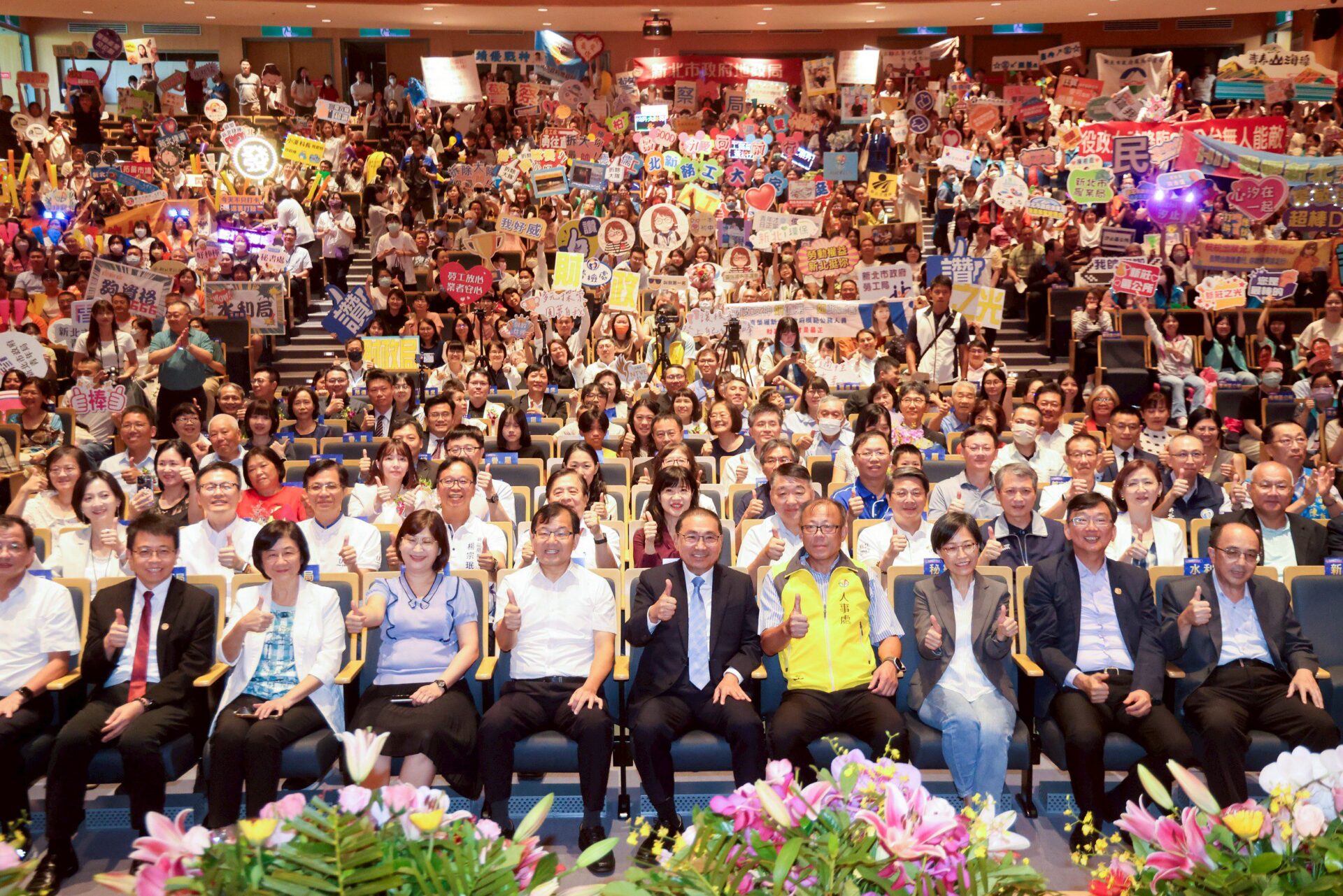 新北市府表揚模範公務人員暨績優人員 侯友宜感謝同仁辛勤付出 新北市府表揚模範公務人員暨績優人員 侯友宜感謝同仁辛勤付出