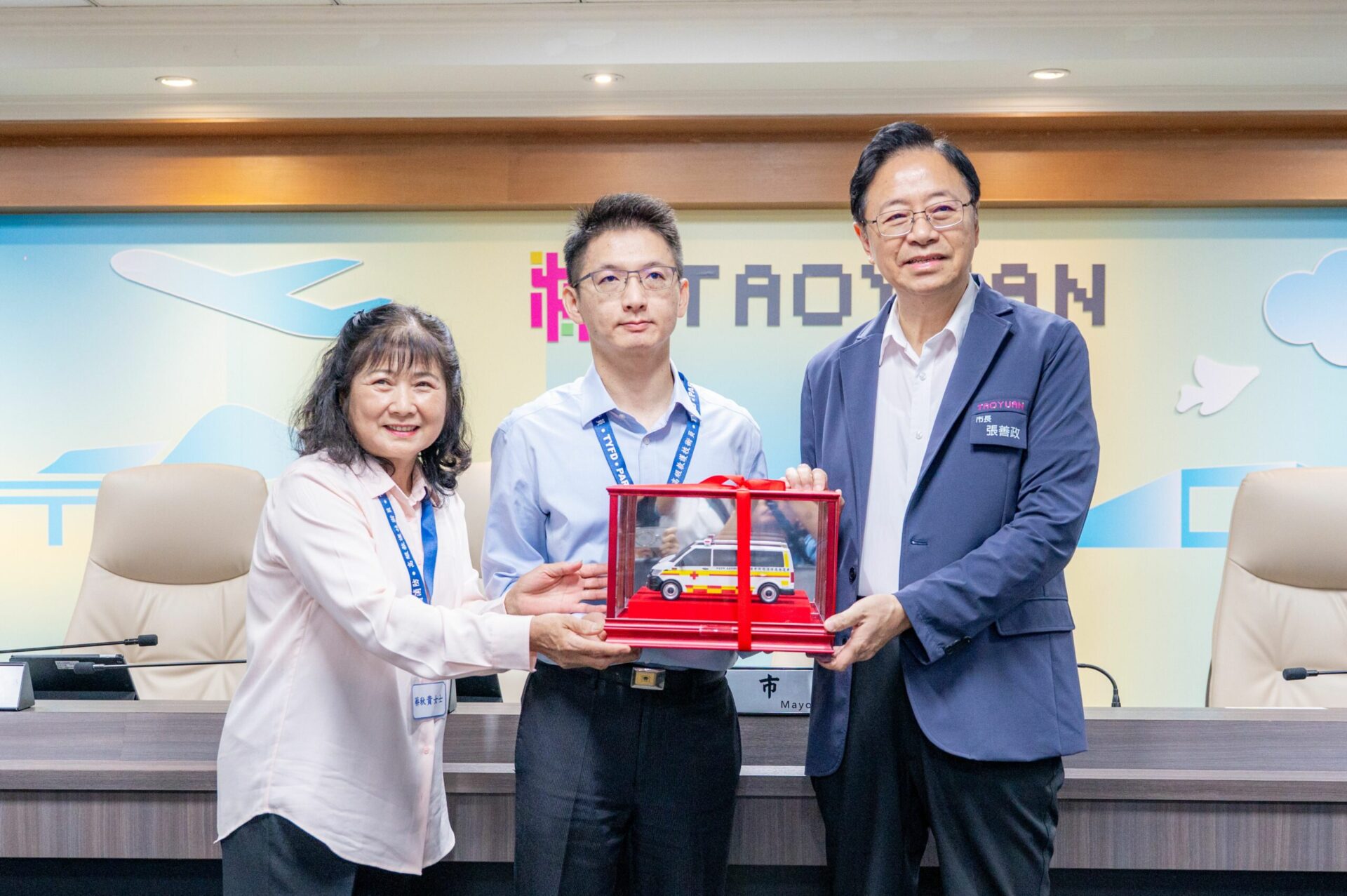 中壢龍岡消防分隊獲捐贈救護車 張善政：為市民生命安全再添一道保障