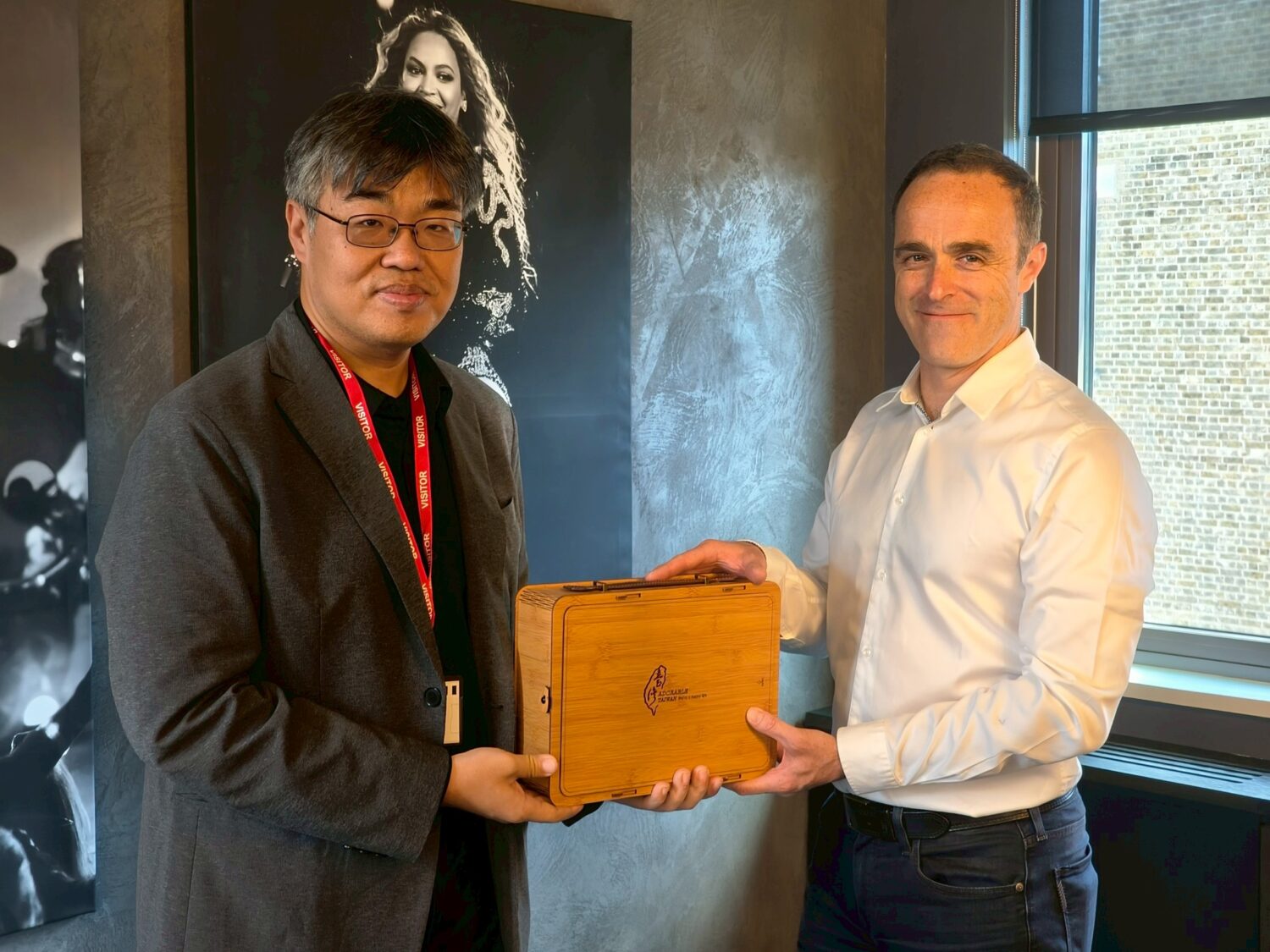 高雄演唱會經濟獲國際肯定,入圍英國The StadiumBusiness Awards 李懷仁副市長赴英行銷港都魅力 高雄演唱會經濟獲國際肯定,入圍英國The StadiumBusiness Awards 李懷仁副市長赴英行銷港都魅力