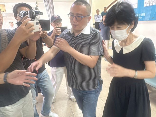 哀傷！陳佩琪赴高雄弔唁彭振聲亡妻