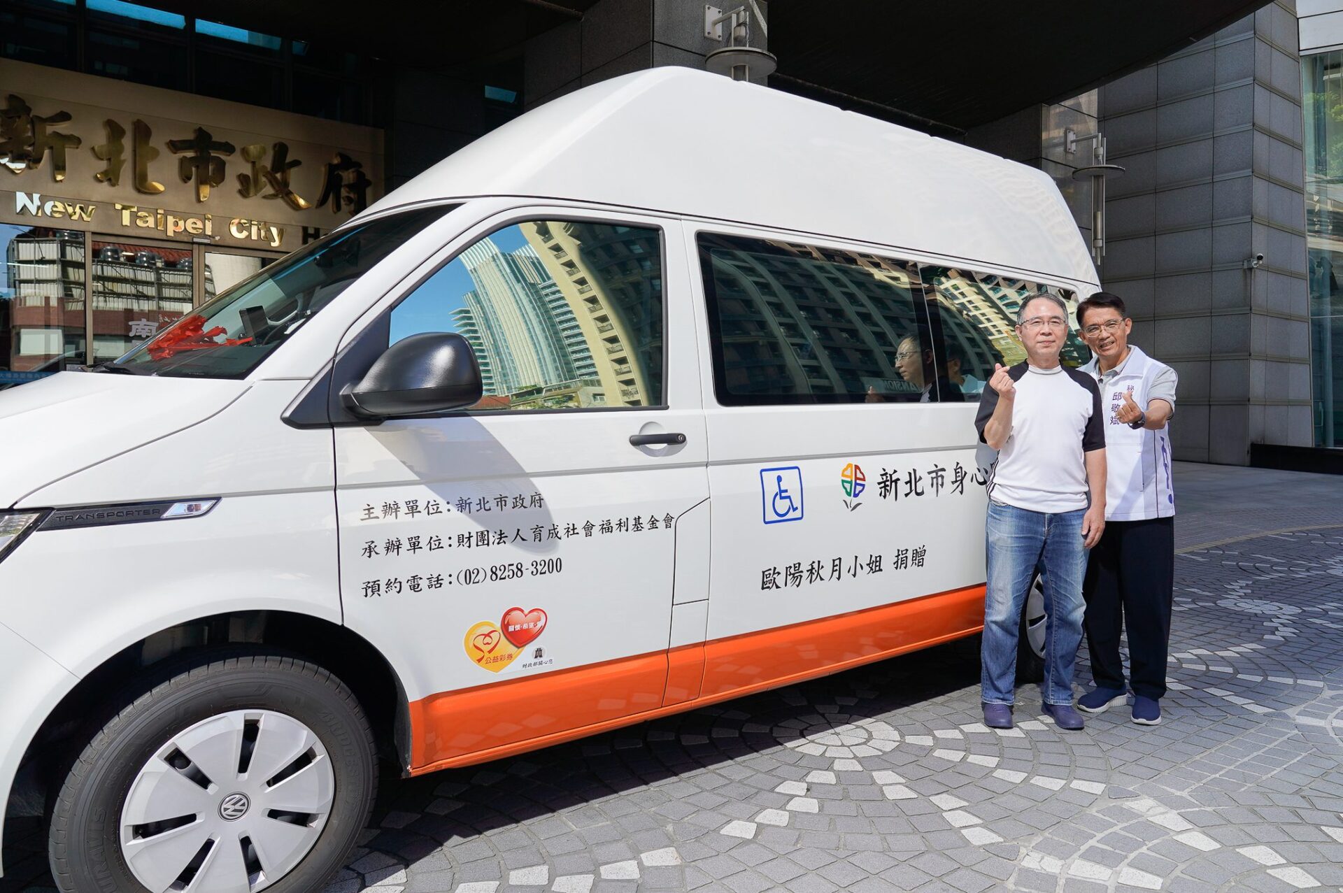 歐陽秋月生前遺願 捐贈高頂復康巴士 兄長代為圓夢 歐陽秋月生前遺願 捐贈高頂復康巴士 兄長代為圓夢