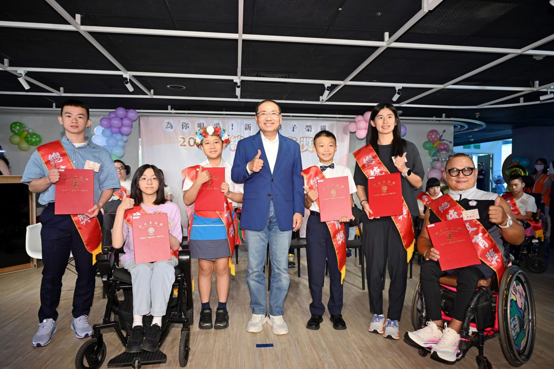 新北表揚獲總統教育獎學子 侯友宜:展現堅毅生命力永不放棄 新北表揚獲總統教育獎學子 侯友宜:展現堅毅生命力永不放棄