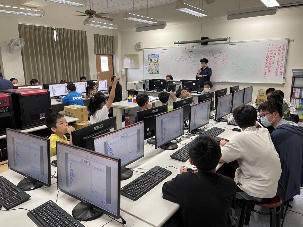 台中「程式FUN學營」暑假開跑 孩子動手玩科技好嗨森! 台中「程式FUN學營」暑假開跑 孩子動手玩科技好嗨森!