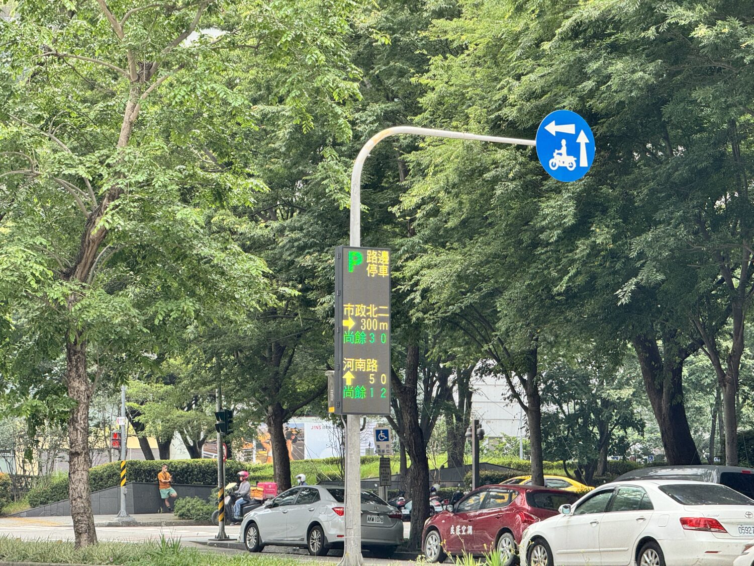 台中擴大建置智慧停車導引面板 巨型螢幕助民眾熱區輕鬆找車位 台中擴大建置智慧停車導引面板 巨型螢幕助民眾熱區輕鬆找車位
