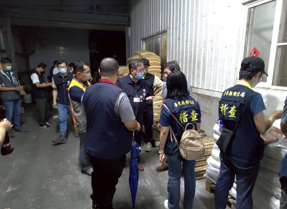 臺東縣政府1日夜間聯合稽查欣豐食品豆腐工廠 水質超標將裁罰並要求改善 共同守護環境