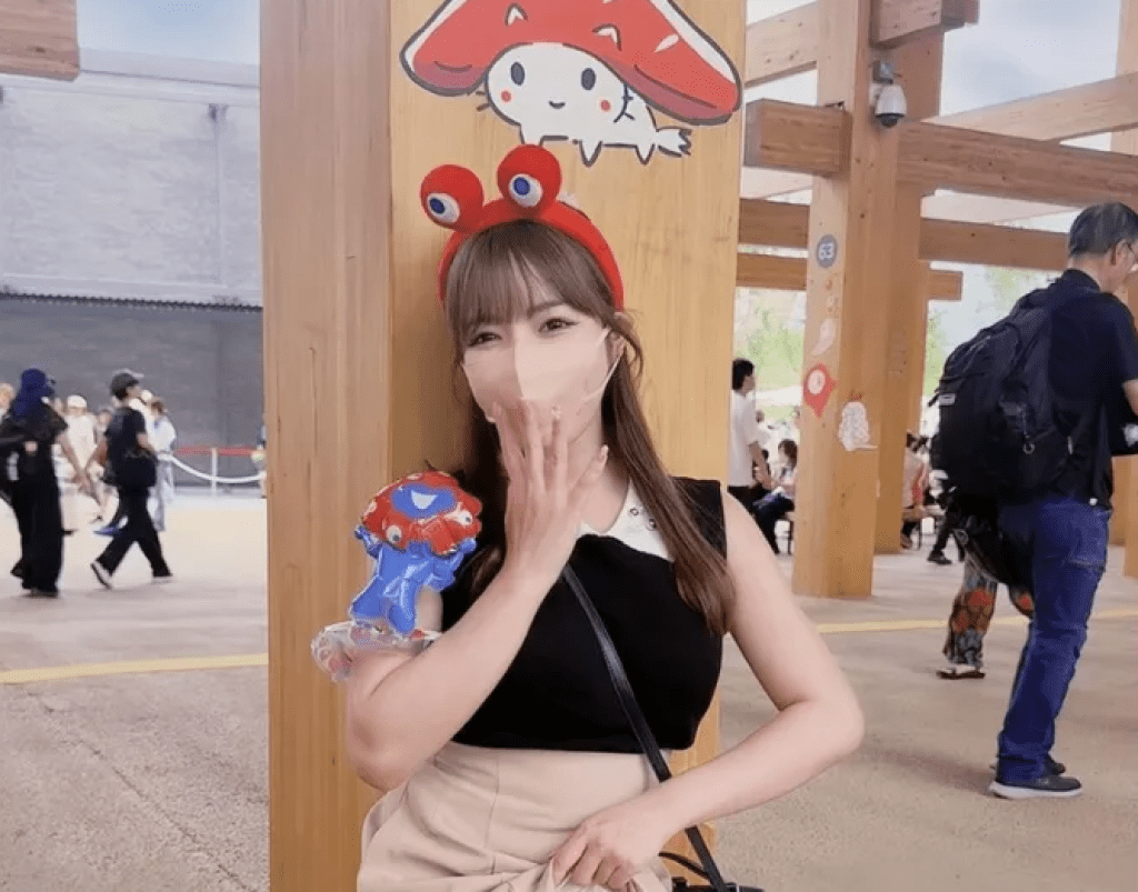 遊大阪萬博自拍露內褲!女網紅M字開腿照網路瘋傳 主辦單位這樣說 遊大阪萬博自拍露內褲!女網紅M字開腿照網路瘋傳 主辦單位這樣說