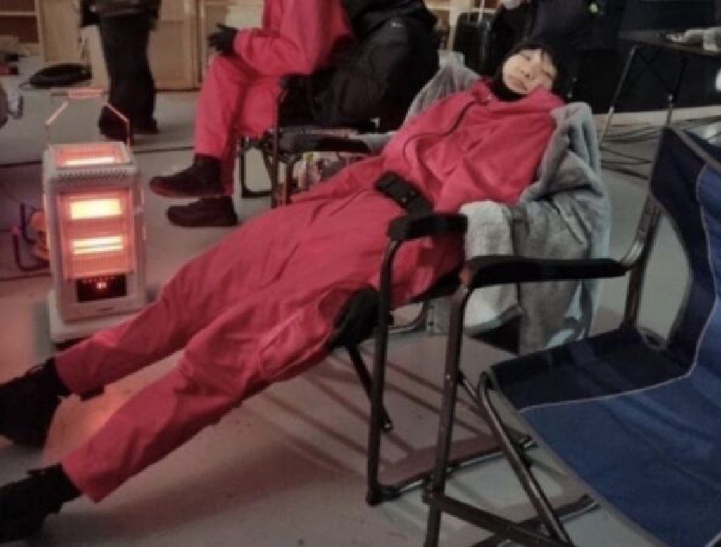 手滑劇透惹議!《魷魚遊戲》紅衣人朴圭瑛再鞠躬道歉 手滑劇透惹議!《魷魚遊戲》紅衣人朴圭瑛再鞠躬道歉