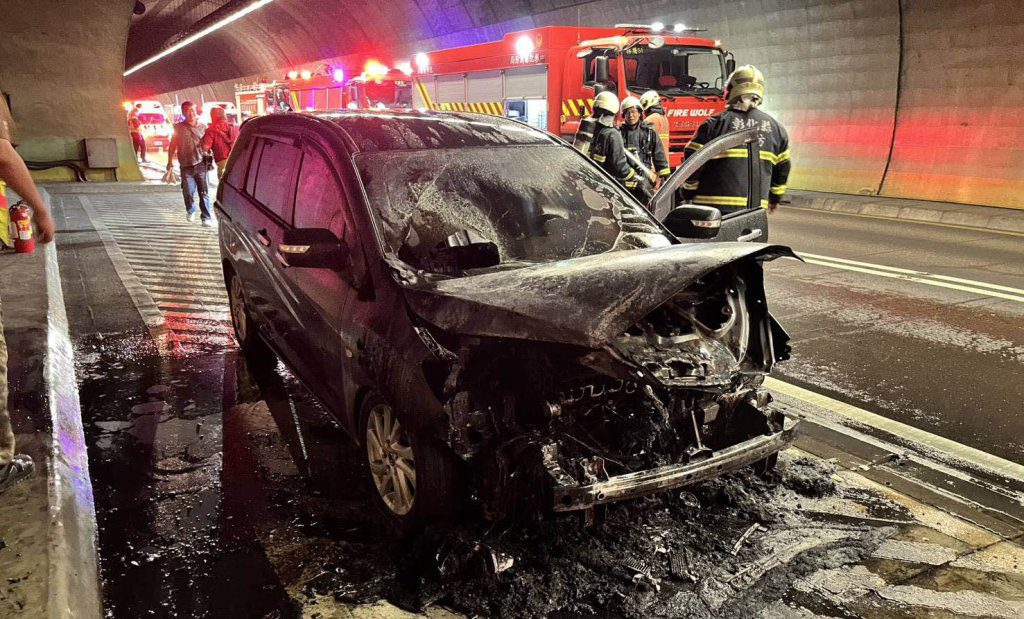八卦山隧道傳火燒車 小客車面目全非 八卦山隧道傳火燒車 小客車面目全非