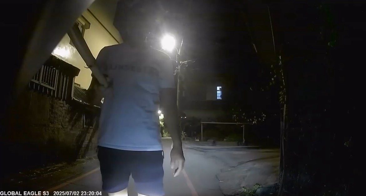 【有片】桃園男子酒後攔車喝斥「騎太快」路過騎士遭持棍棒擊傷 【有片】桃園男子酒後攔車喝斥「騎太快」路過騎士遭持棍棒擊傷