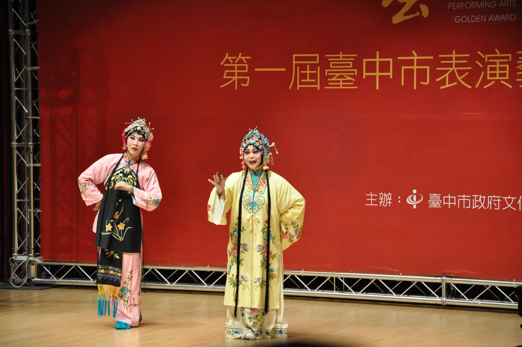 台中之光!南管戲曲文資保存者林吳素霞 獲傳藝金曲獎特別獎殊榮 台中之光!南管戲曲文資保存者林吳素霞 獲傳藝金曲獎特別獎殊榮