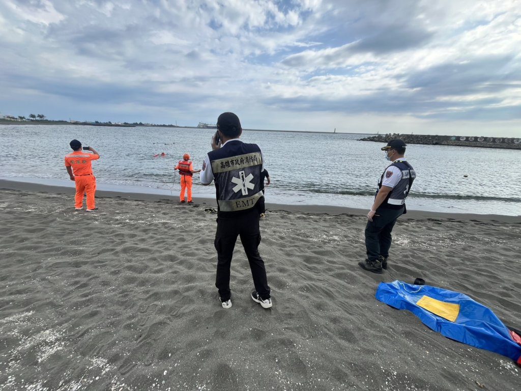 快訊/高雄命案!翁游泳遭狗襲 當場溺水「送醫身亡」 快訊/高雄命案!翁游泳遭狗襲 當場溺水「送醫身亡」