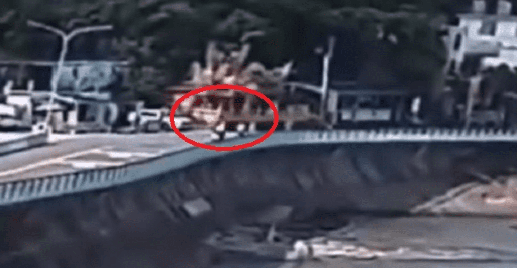 潮境公園死亡車禍畫面曝光! 63歲阿嬤牽4歲孫過馬路遭機車撞飛不治 潮境公園死亡車禍畫面曝光! 63歲阿嬤牽4歲孫過馬路遭機車撞飛不治