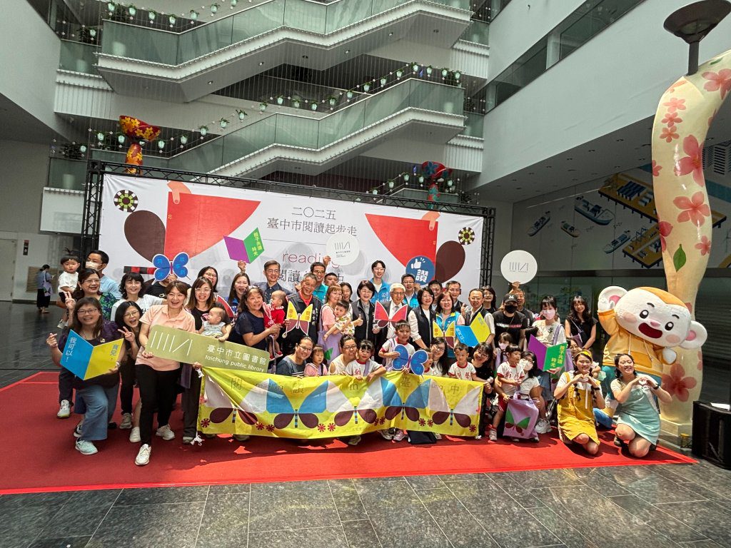 中市發放1萬份閱讀禮袋 文化局長：「每天10分鐘，給孩子閱讀的力量！」