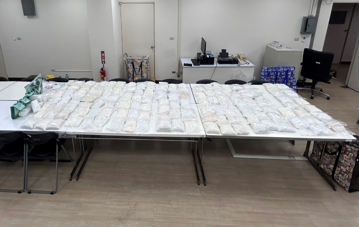 警查獲一百五十公斤毒品 市價達二億四千萬元之鉅 警查獲一百五十公斤毒品 市價達二億四千萬元之鉅