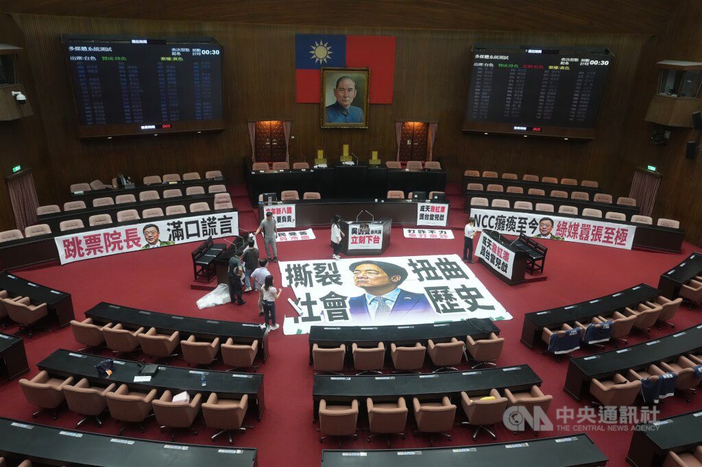 民眾黨提案要求吳釗燮請辭下台 立院逕付二讀交協商