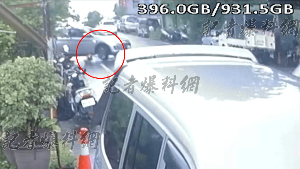 獨/影/台南女騎士自摔!右轉車直「輾過去」多處骨折 女騎士受困送醫 獨/影/台南女騎士自摔!右轉車直「輾過去」多處骨折 女騎士受困送醫