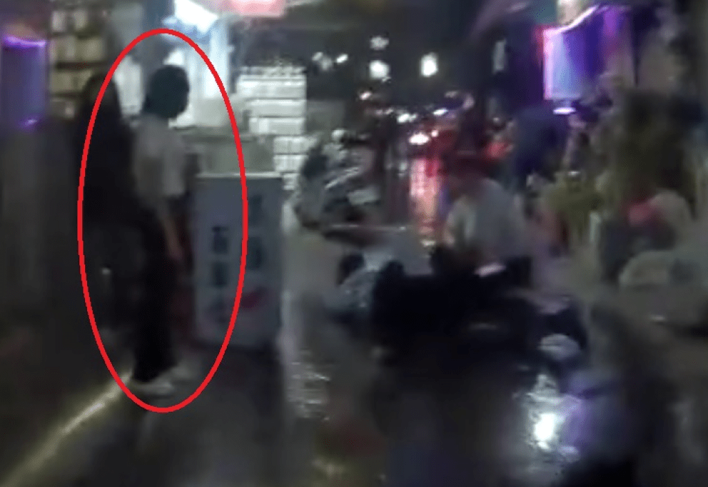 台中東協廣場傳搶案!印尼女子脖子上金項鍊被搶匪硬扯下 保全員追捕飛身壓制 台中東協廣場傳搶案!印尼女子脖子上金項鍊被搶匪硬扯下 保全員追捕飛身壓制