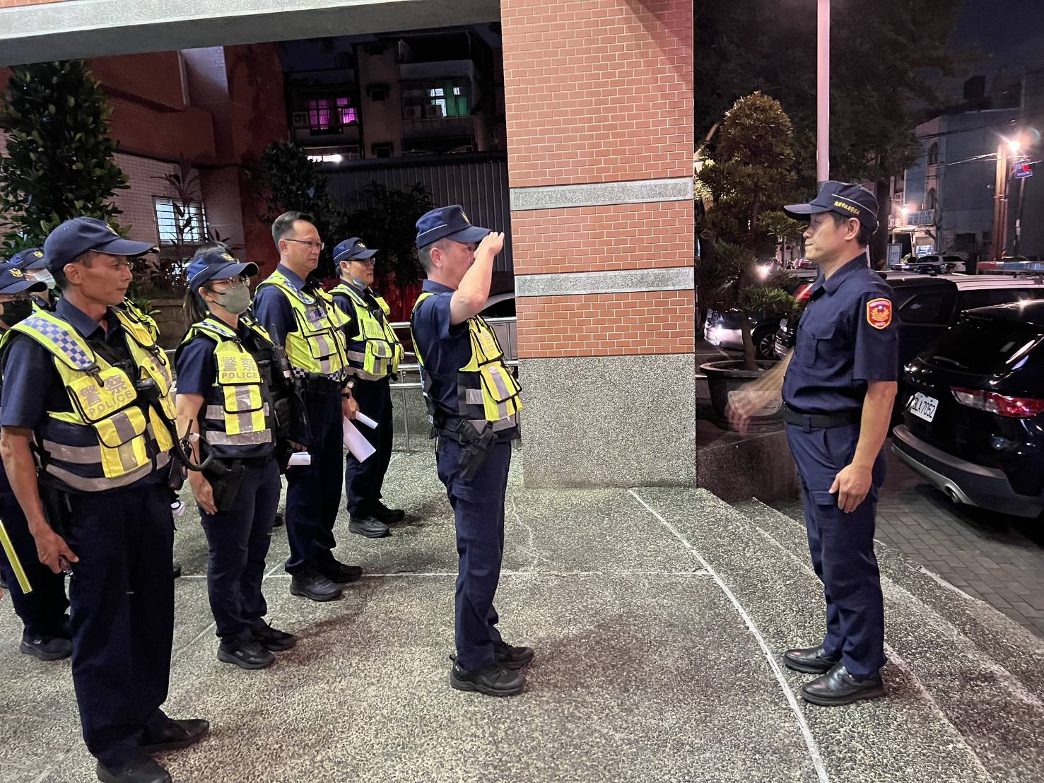 龜山警擴大臨檢 防止青少年涉足妨害身心健康場所 龜山警擴大臨檢 防止青少年涉足妨害身心健康場所